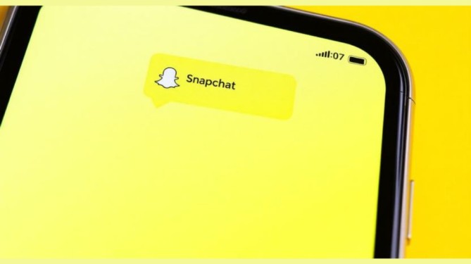 how to pin someone on snapchat